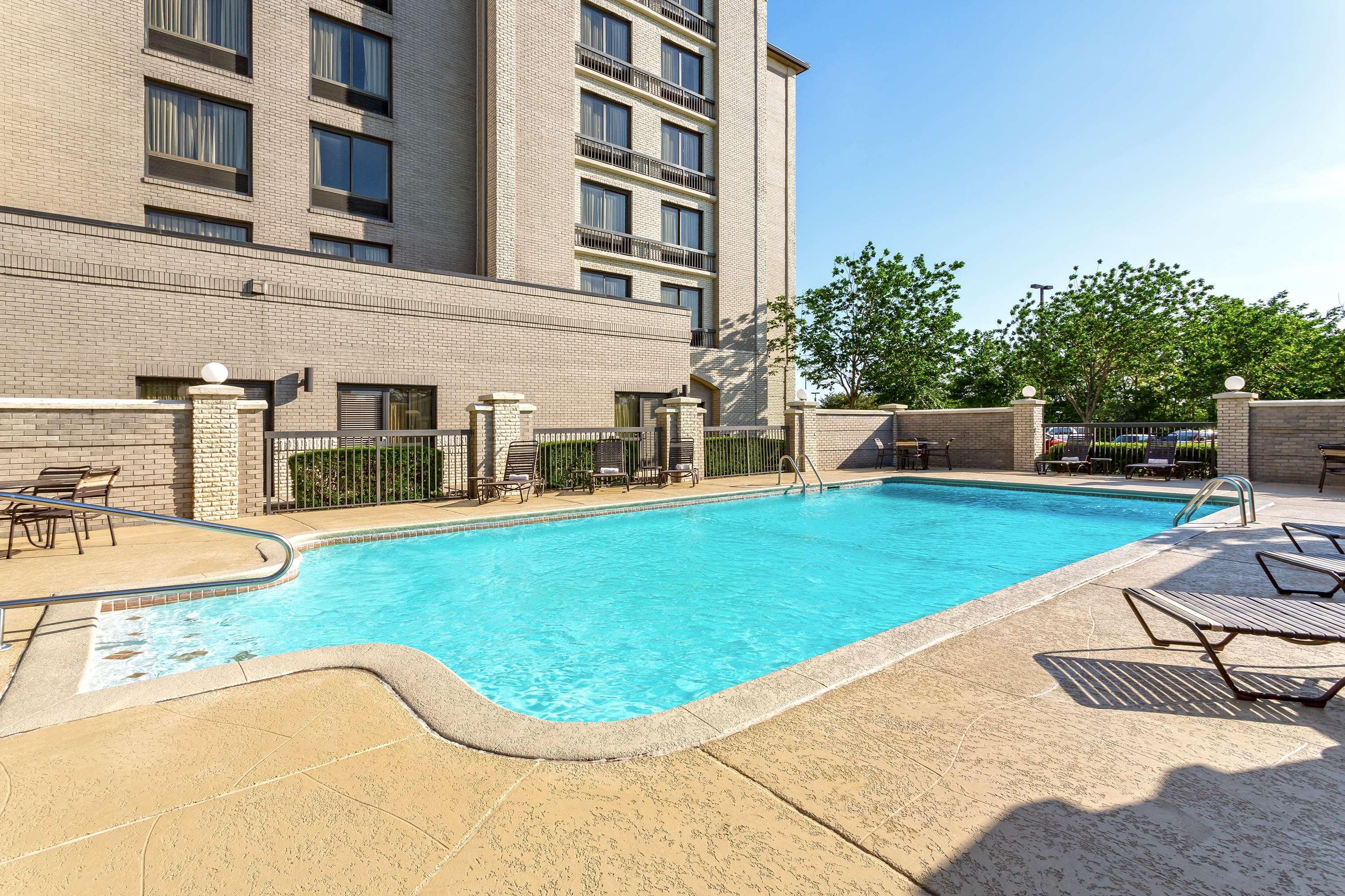 Wyndham Garden Kansas City Airport Exteriör bild